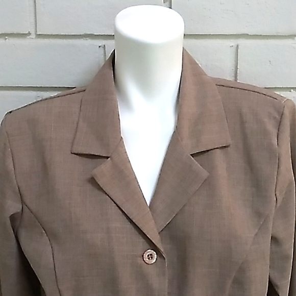 Sag Harbor Brown/Tan  2 Piece Skirt Suit. Size 14 Tall - Picture 3 of 15